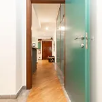 Comfort, Sea, Airport And Private Parking Daire Cenova