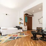 Comfort, Sea, Airport And Private Parking Daire Cenova