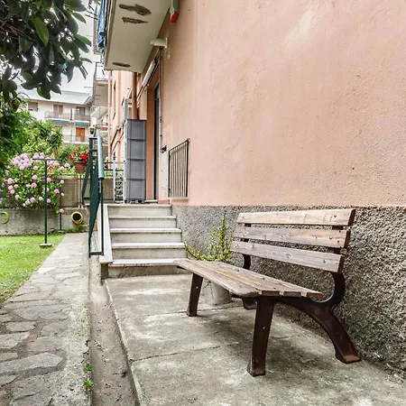Comfort, Sea, Airport And Private Parking Apartman
