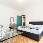 Comfort, Sea, Airport And Private Parking Apartment